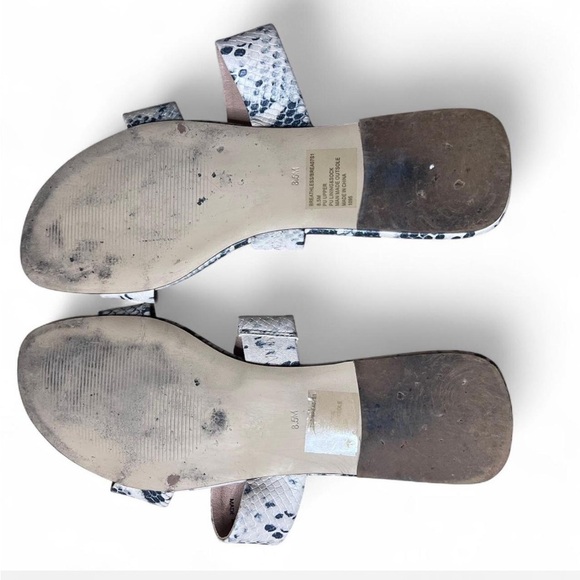 Steve Madden Snakeskin Block Heel Sandals Size 8.5 Grey & White - Picture 4 of 4